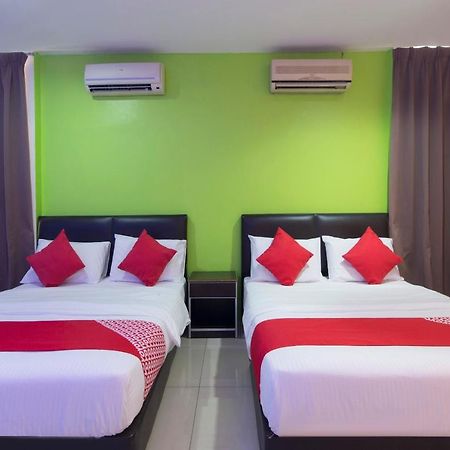 נילאי Oyo 44072 Mines Cempaka Hotel מראה חיצוני תמונה