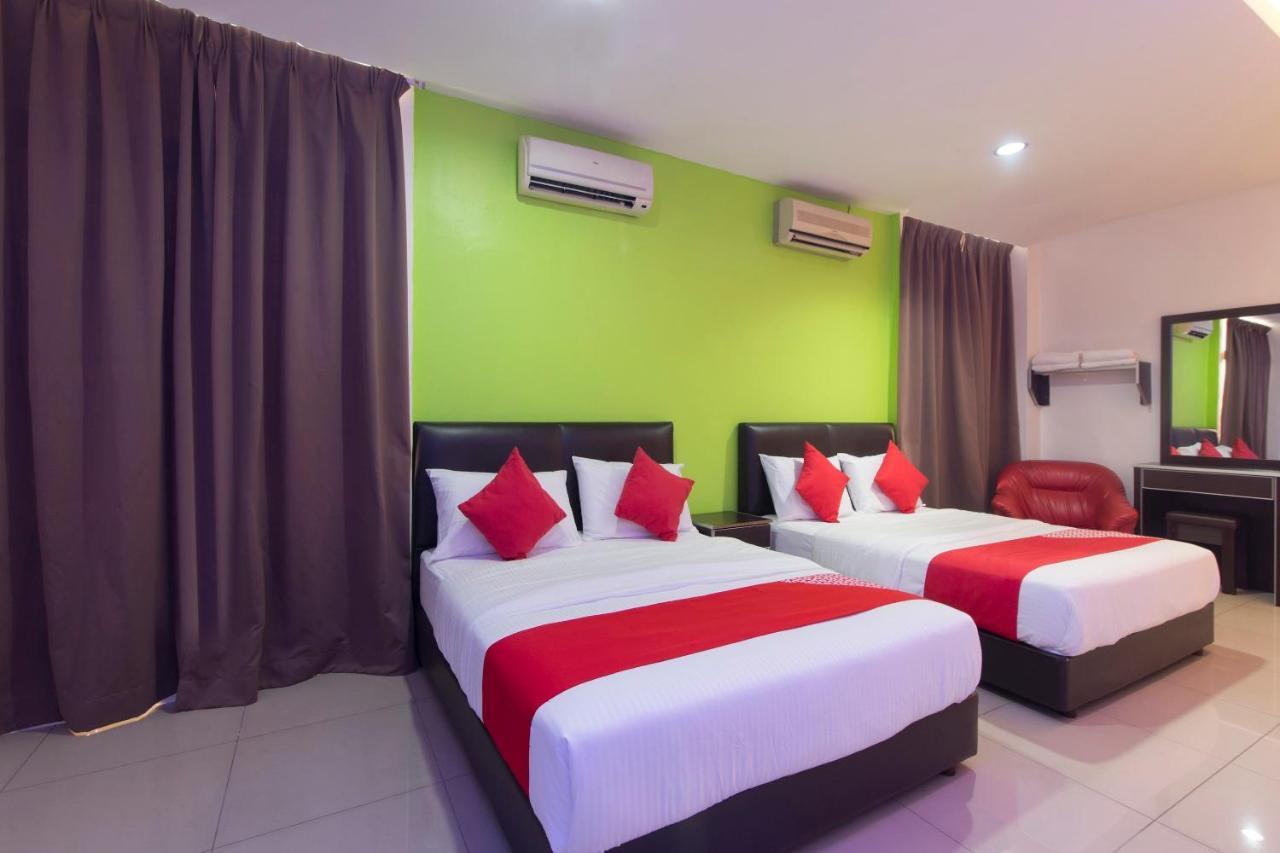 נילאי Oyo 44072 Mines Cempaka Hotel מראה חיצוני תמונה