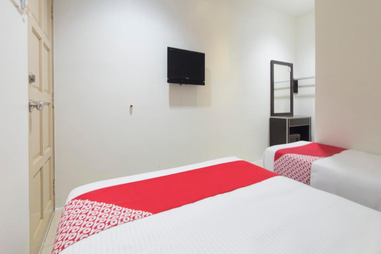 נילאי Oyo 44072 Mines Cempaka Hotel מראה חיצוני תמונה