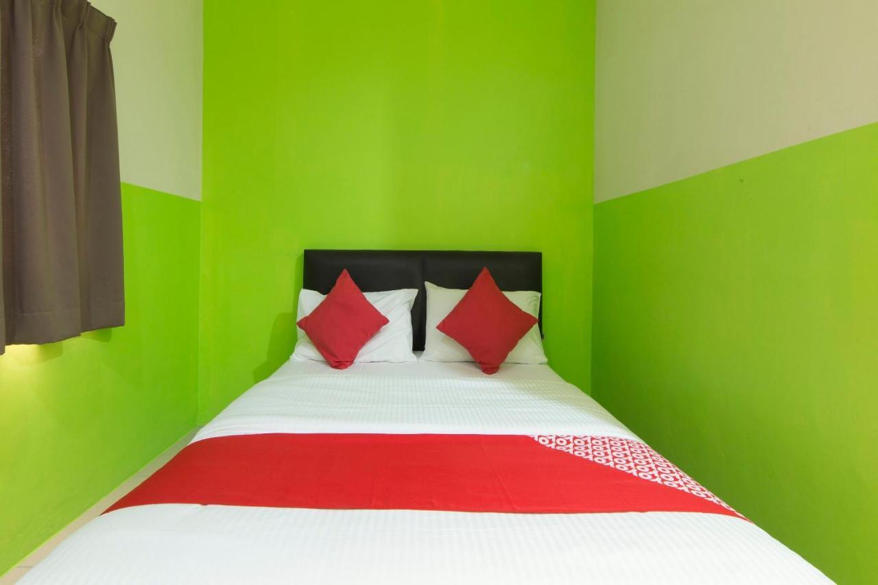 נילאי Oyo 44072 Mines Cempaka Hotel מראה חיצוני תמונה