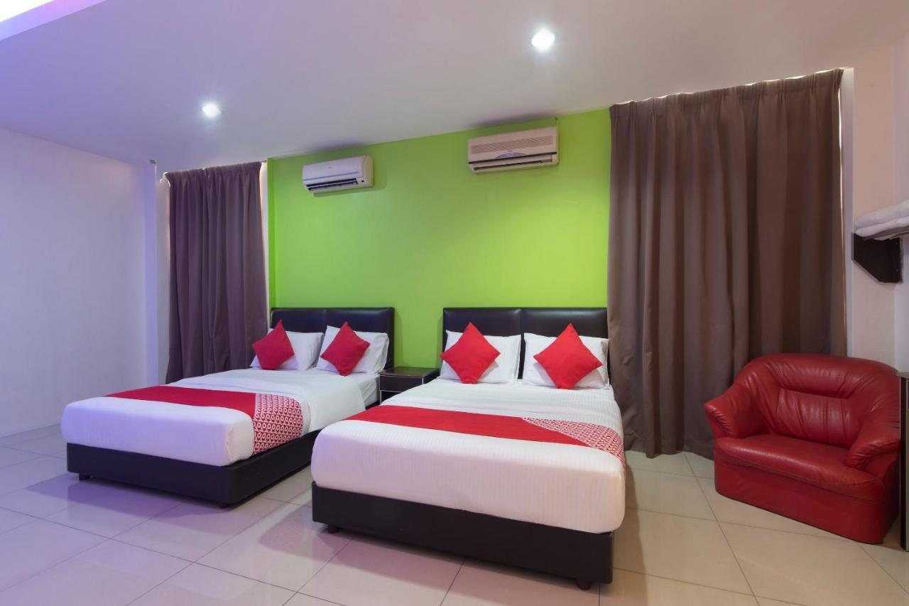 נילאי Oyo 44072 Mines Cempaka Hotel מראה חיצוני תמונה