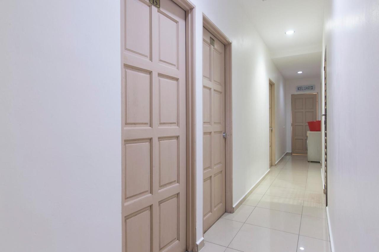 נילאי Oyo 44072 Mines Cempaka Hotel מראה חיצוני תמונה