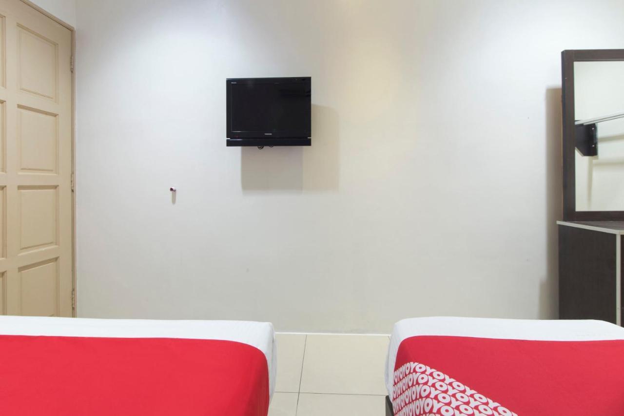 נילאי Oyo 44072 Mines Cempaka Hotel מראה חיצוני תמונה