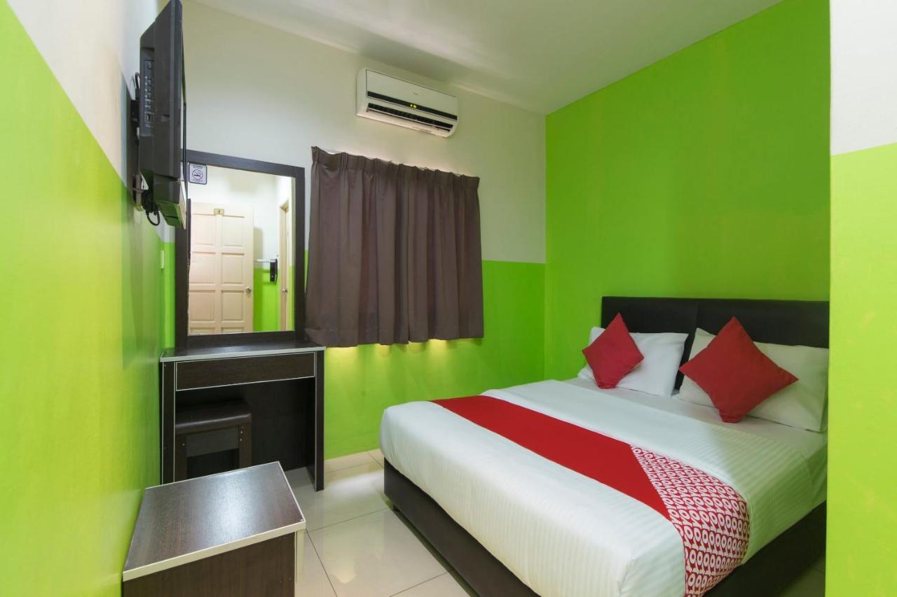 נילאי Oyo 44072 Mines Cempaka Hotel מראה חיצוני תמונה