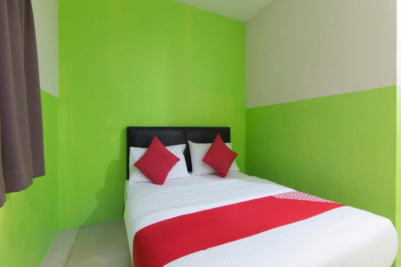 נילאי Oyo 44072 Mines Cempaka Hotel מראה חיצוני תמונה