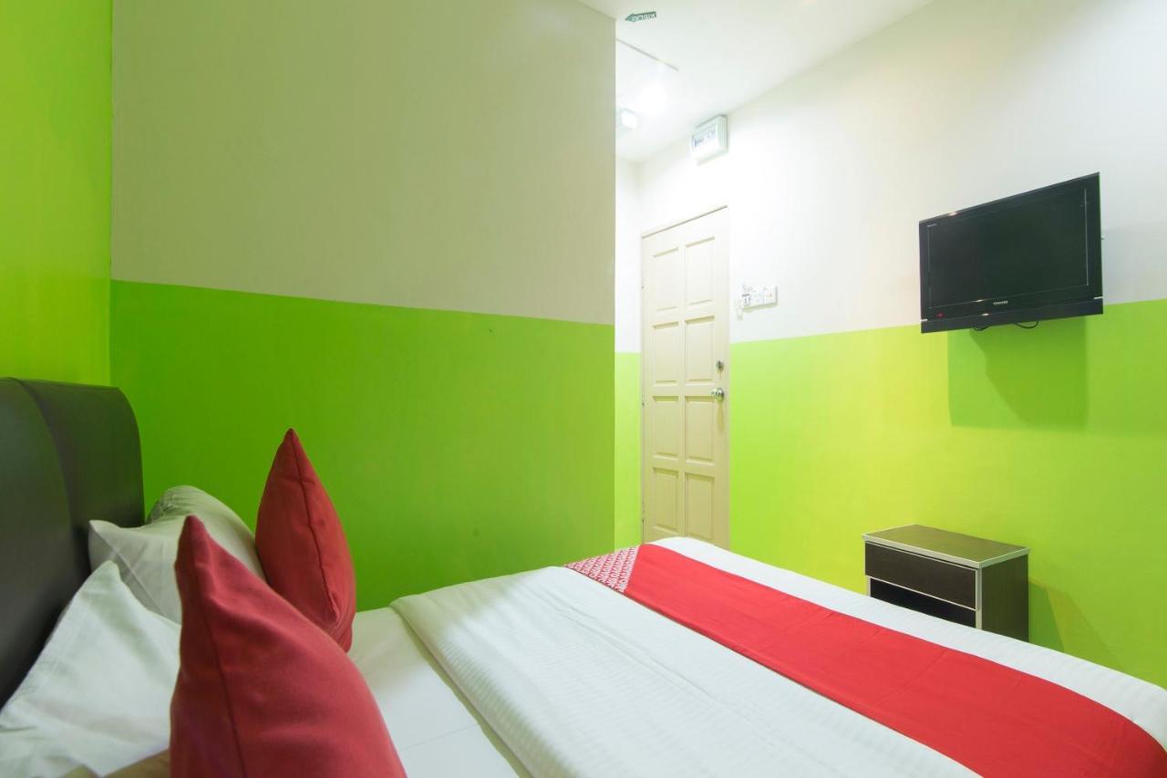 נילאי Oyo 44072 Mines Cempaka Hotel מראה חיצוני תמונה