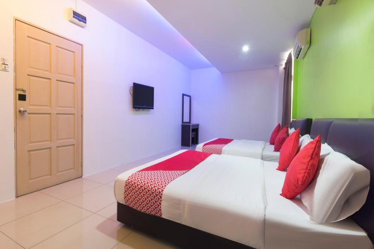 נילאי Oyo 44072 Mines Cempaka Hotel מראה חיצוני תמונה