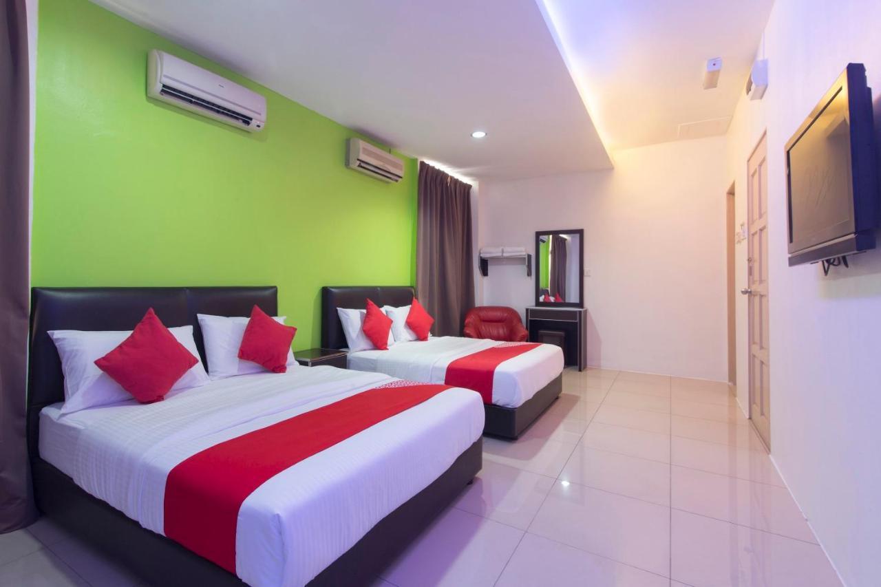 נילאי Oyo 44072 Mines Cempaka Hotel מראה חיצוני תמונה
