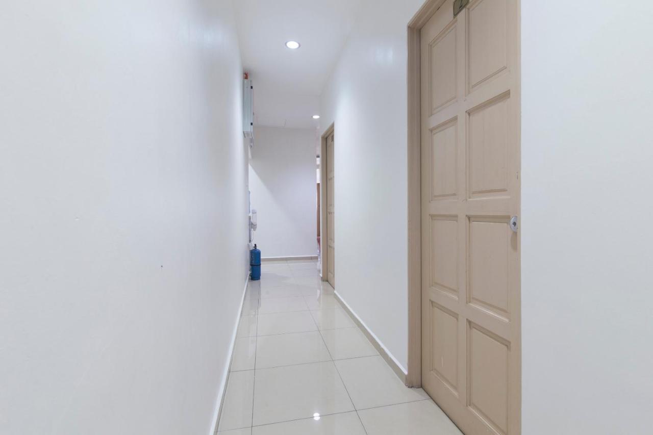 נילאי Oyo 44072 Mines Cempaka Hotel מראה חיצוני תמונה