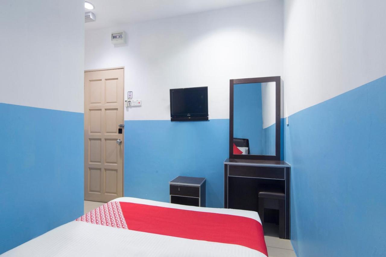 נילאי Oyo 44072 Mines Cempaka Hotel מראה חיצוני תמונה