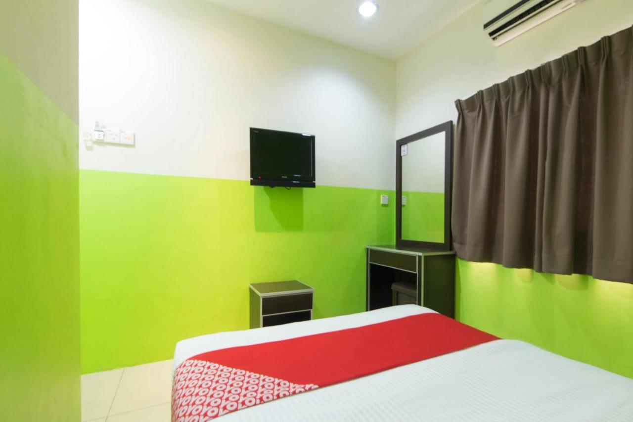 נילאי Oyo 44072 Mines Cempaka Hotel מראה חיצוני תמונה