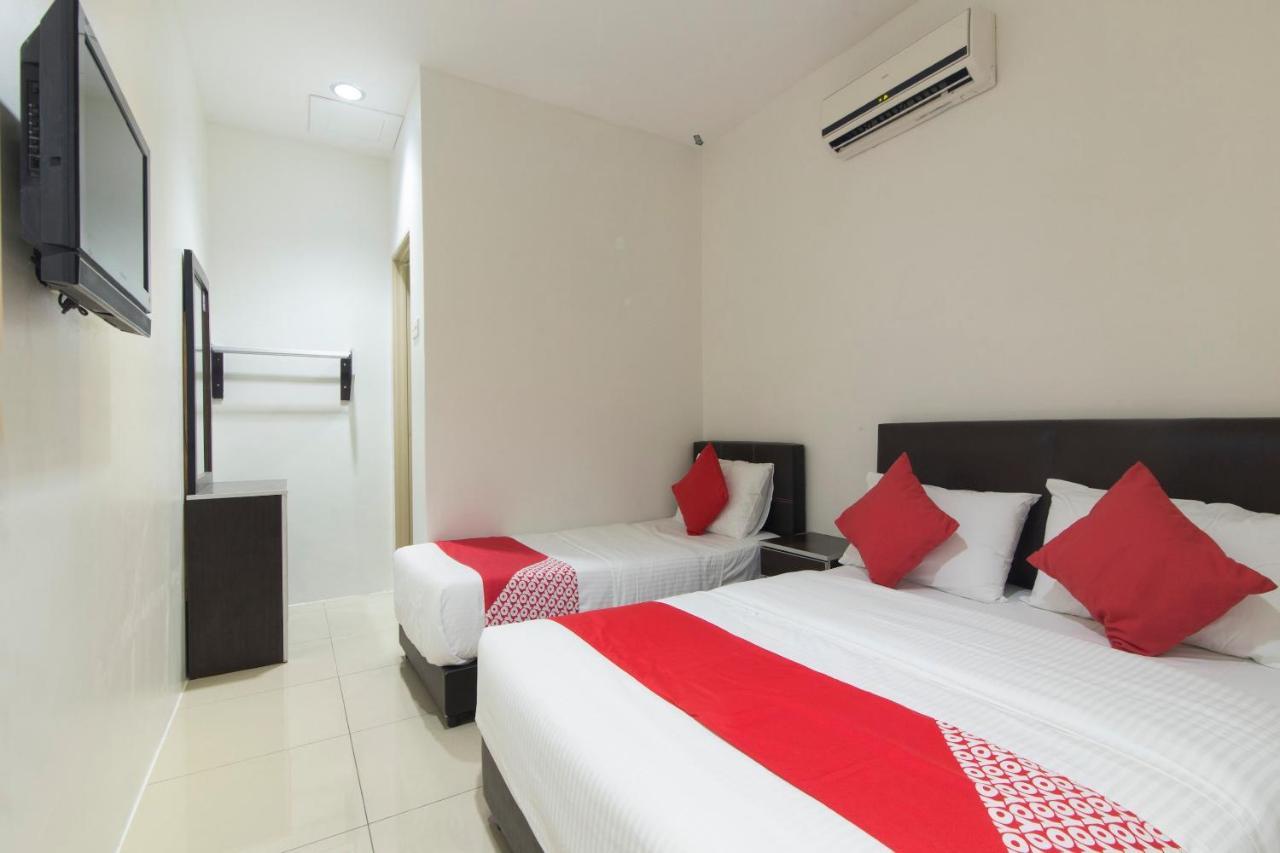 נילאי Oyo 44072 Mines Cempaka Hotel מראה חיצוני תמונה