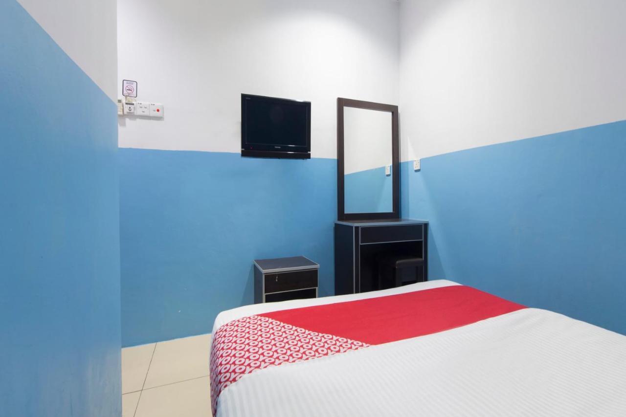 נילאי Oyo 44072 Mines Cempaka Hotel מראה חיצוני תמונה