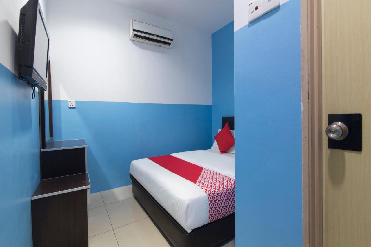 נילאי Oyo 44072 Mines Cempaka Hotel מראה חיצוני תמונה