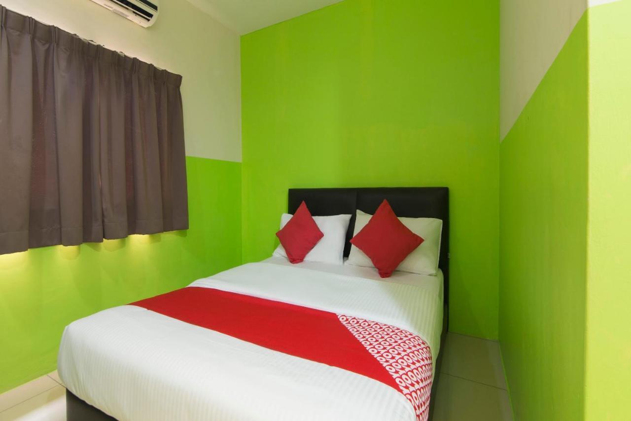 נילאי Oyo 44072 Mines Cempaka Hotel מראה חיצוני תמונה