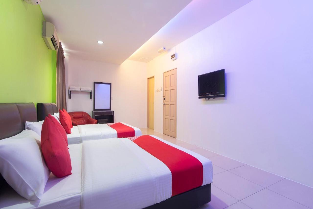 נילאי Oyo 44072 Mines Cempaka Hotel מראה חיצוני תמונה