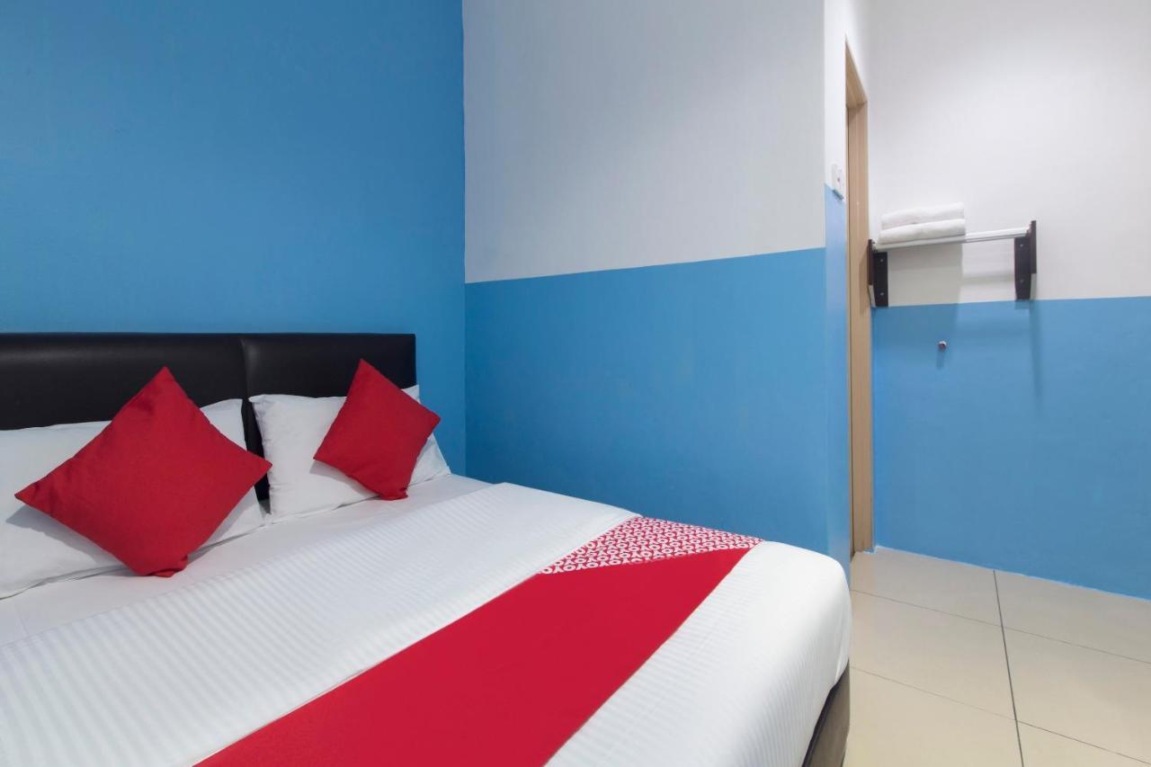 נילאי Oyo 44072 Mines Cempaka Hotel מראה חיצוני תמונה