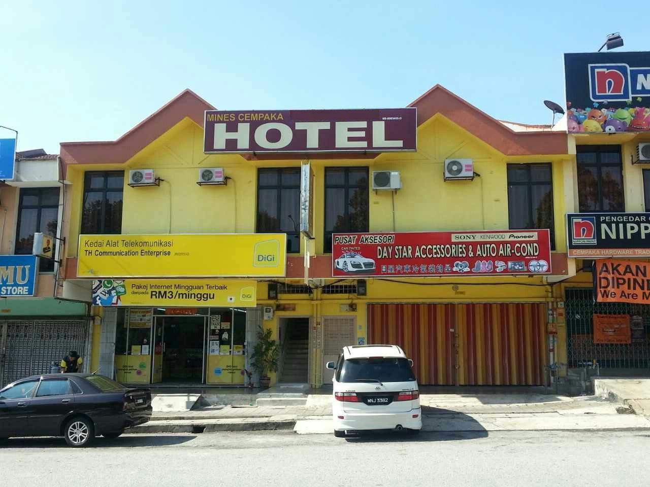נילאי Oyo 44072 Mines Cempaka Hotel מראה חיצוני תמונה