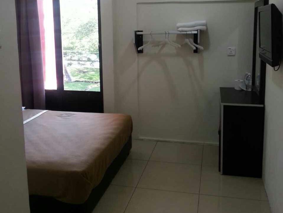 נילאי Oyo 44072 Mines Cempaka Hotel מראה חיצוני תמונה