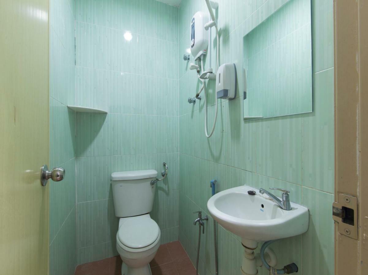 נילאי Oyo 44072 Mines Cempaka Hotel מראה חיצוני תמונה