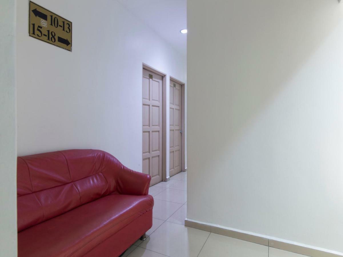 נילאי Oyo 44072 Mines Cempaka Hotel מראה חיצוני תמונה
