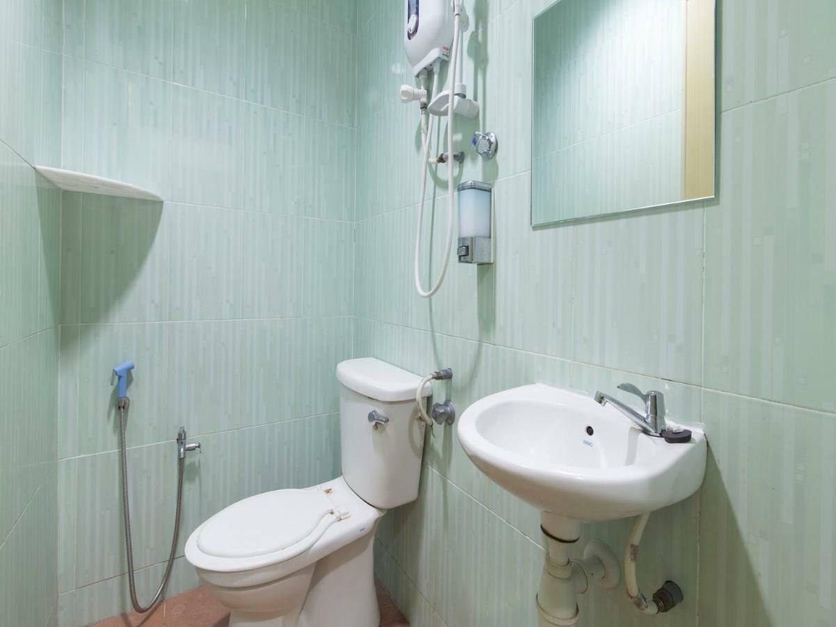 נילאי Oyo 44072 Mines Cempaka Hotel מראה חיצוני תמונה