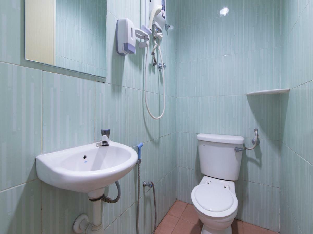 נילאי Oyo 44072 Mines Cempaka Hotel מראה חיצוני תמונה