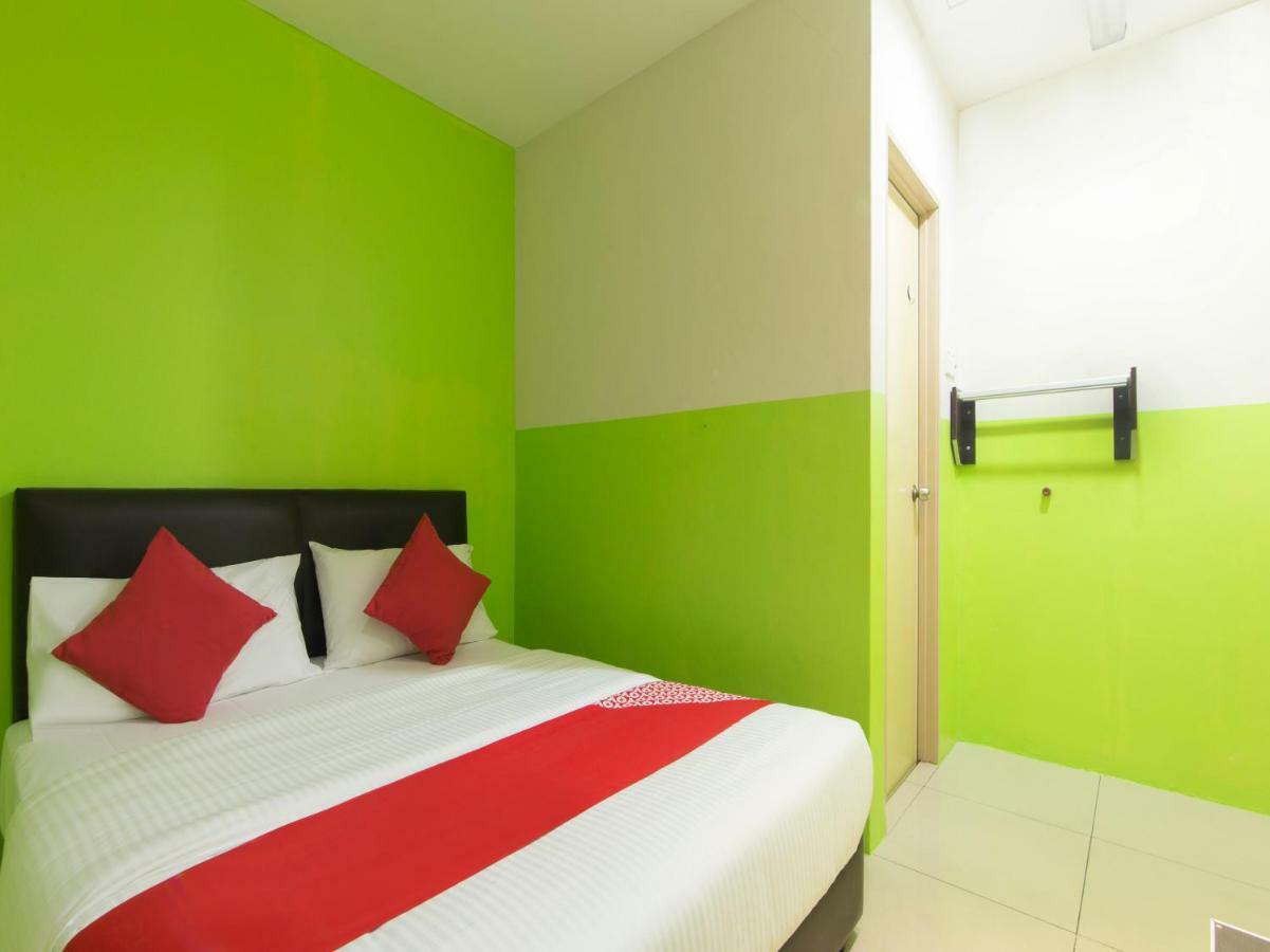 נילאי Oyo 44072 Mines Cempaka Hotel מראה חיצוני תמונה