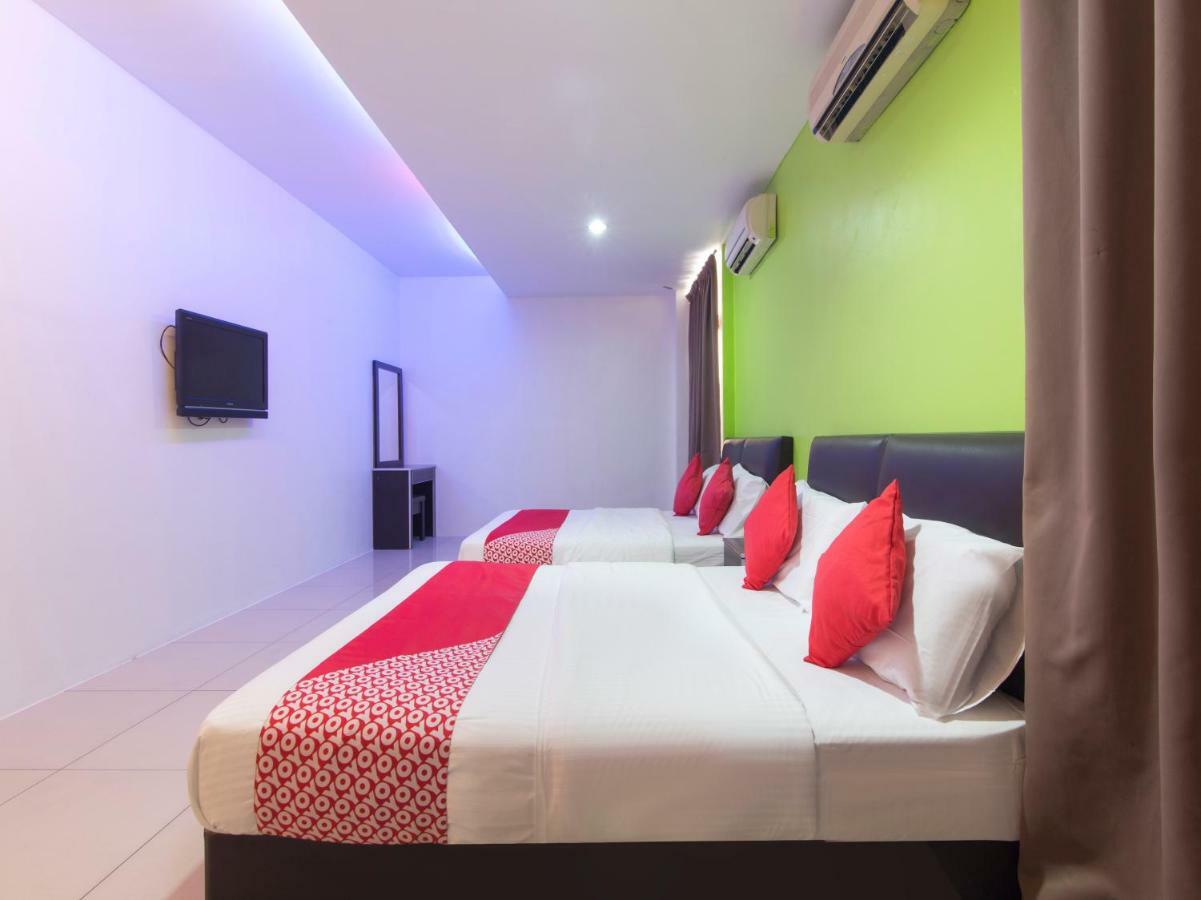 נילאי Oyo 44072 Mines Cempaka Hotel מראה חיצוני תמונה